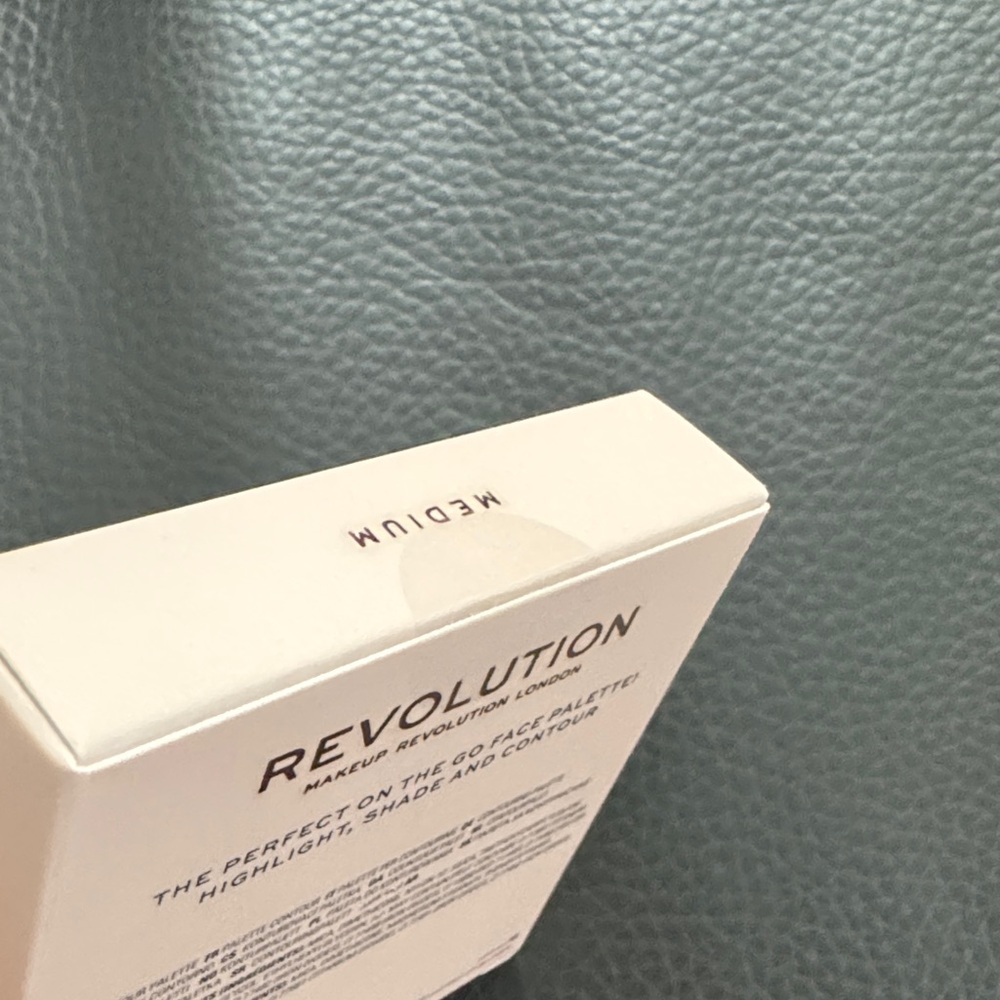 NIB Revolution Medium Contour Palette with Trio Shades - Picture 2 of 4